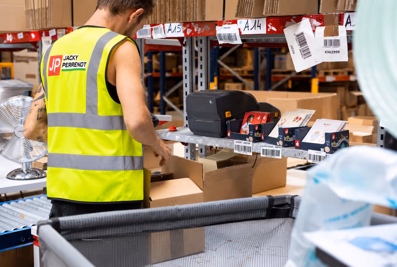 Impression et pose d'étiquettes au poste d'emballage
